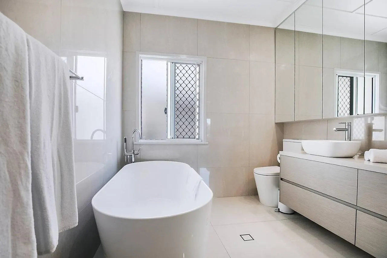 Nundah'S Lush Haven - Serene Family Townhouse Escape Villa Brisbane Holiday home